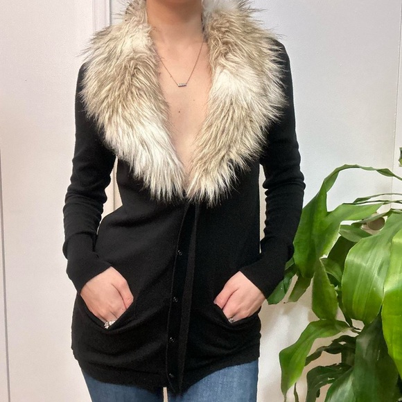 Faux Fur Collar Cardigan in Black & White 🖤 - Picture 4 of 8